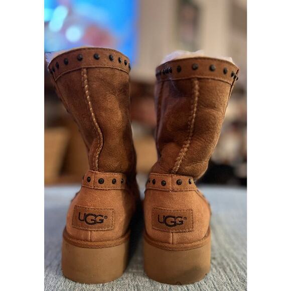 UGG Sheepskin Studded Boots sz 6 - Picture 4 of 4
